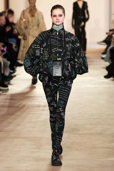 Look 30